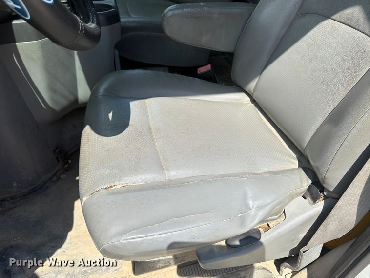 image for item FB5810 2011 Ford E250 van