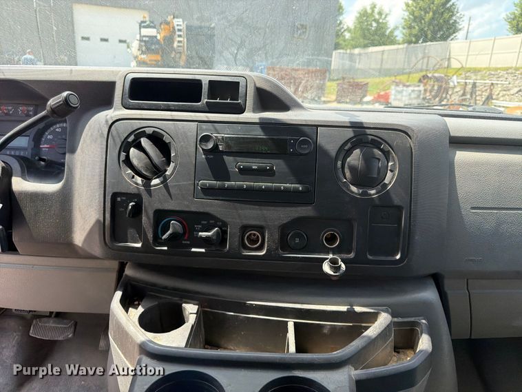 image for item FB5810 2011 Ford E250 van