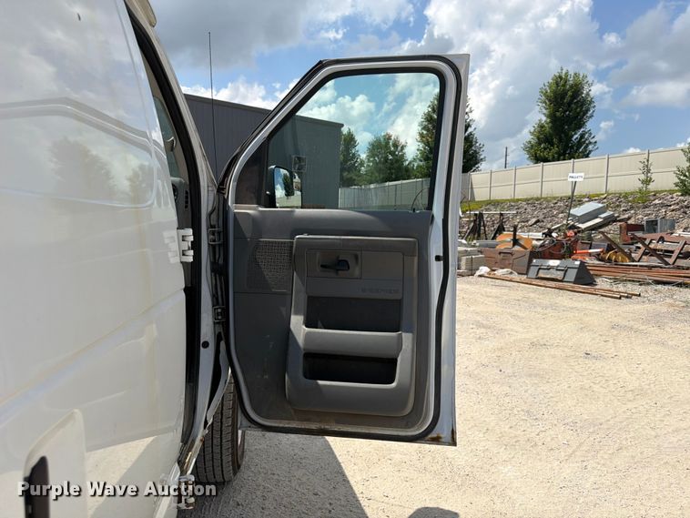 image for item FB5810 2011 Ford E250 van