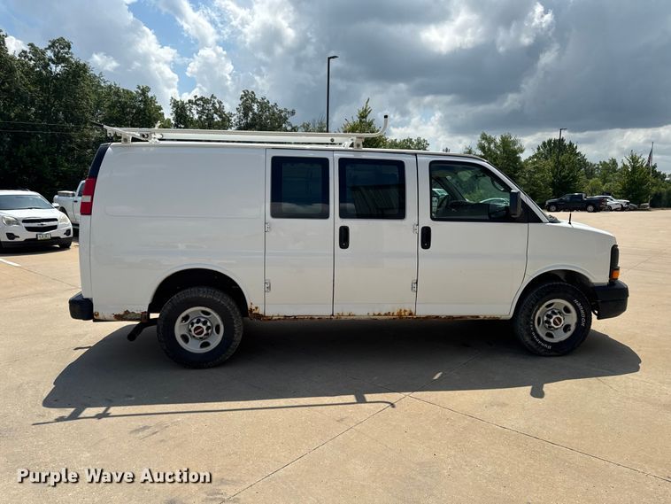 image for item FB5811 2014 GMC Savana G2500 van