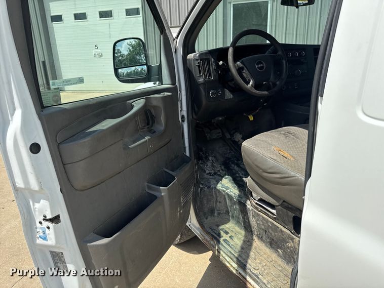 image for item FB5811 2014 GMC Savana G2500 van