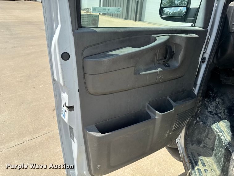 image for item FB5811 2014 GMC Savana G2500 van