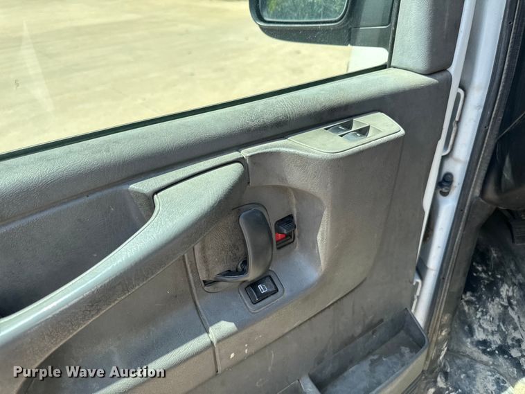 image for item FB5811 2014 GMC Savana G2500 van