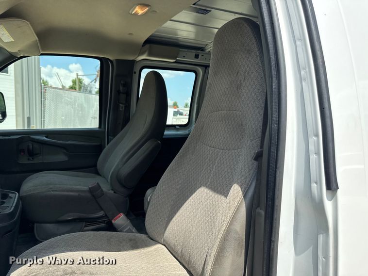 image for item FB5811 2014 GMC Savana G2500 van