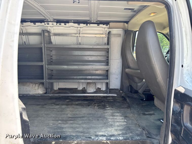 image for item FB5811 2014 GMC Savana G2500 van