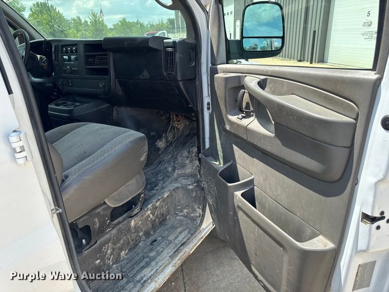 image for item FB5811 2014 GMC Savana G2500 van