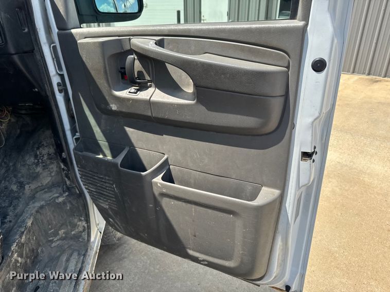 image for item FB5811 2014 GMC Savana G2500 van