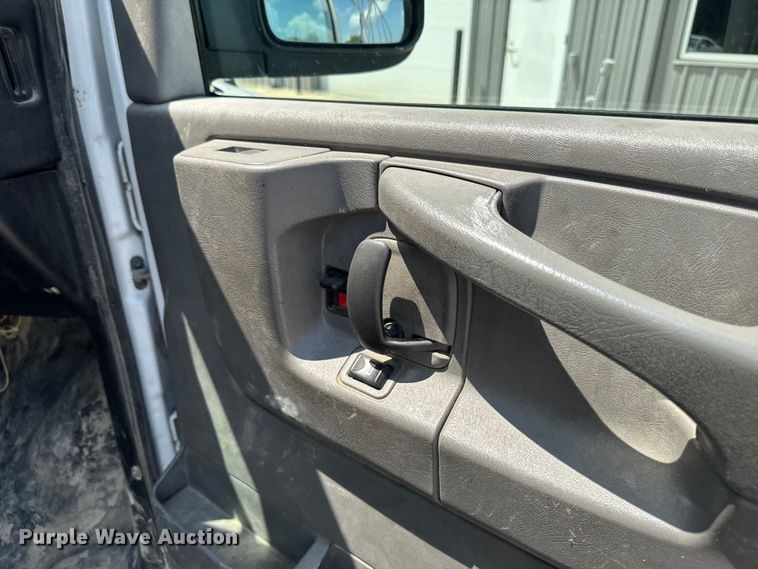 image for item FB5811 2014 GMC Savana G2500 van