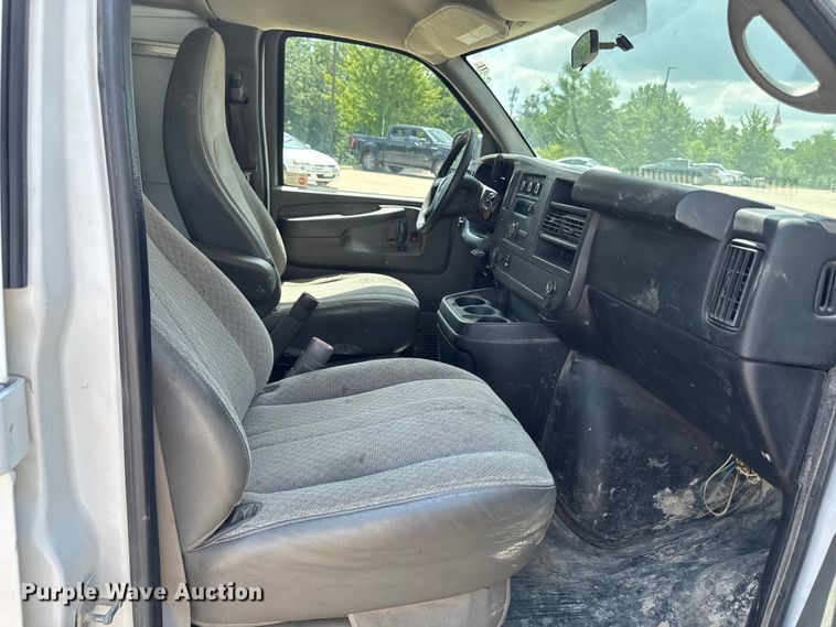 image for item FB5811 2014 GMC Savana G2500 van