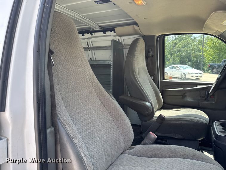 image for item FB5811 2014 GMC Savana G2500 van