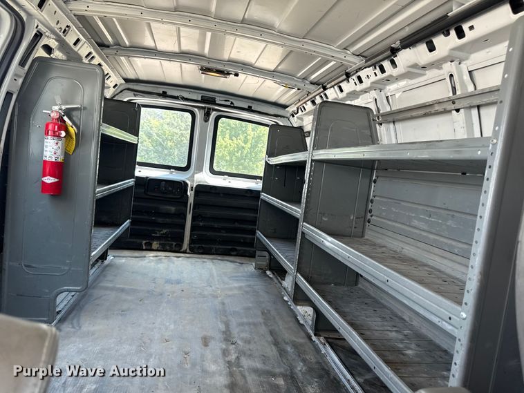 image for item FB5811 2014 GMC Savana G2500 van