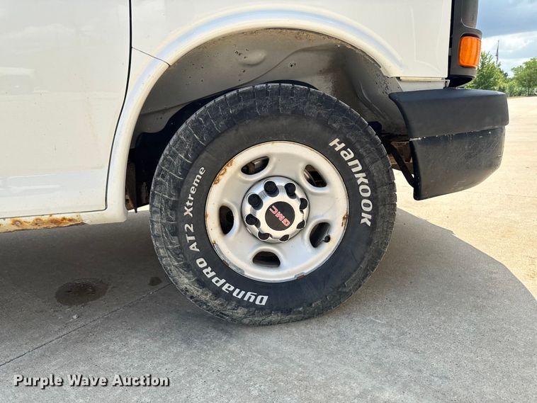 image for item FB5811 2014 GMC Savana G2500 van