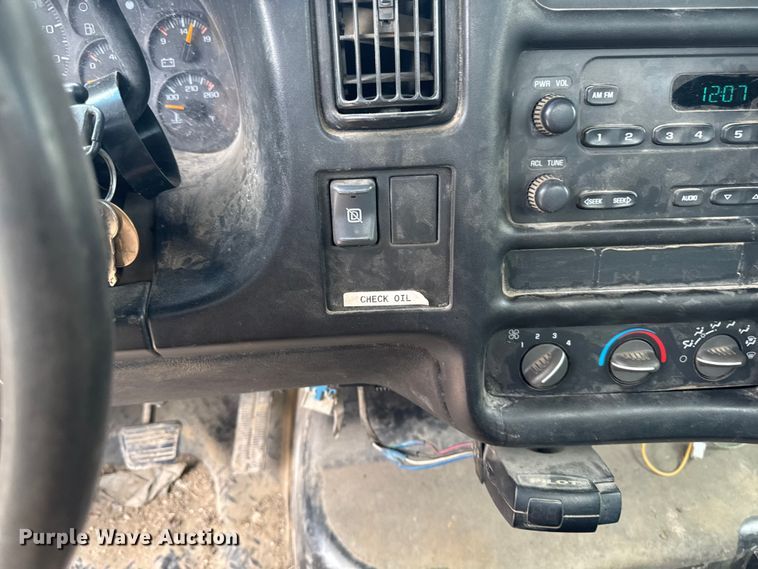 image for item FB5813 2003 GMC C4500 dump truck