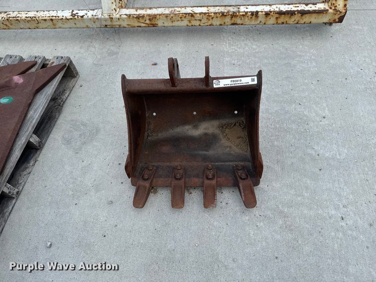 image for item FB5819 Bobcat excavator bucket
