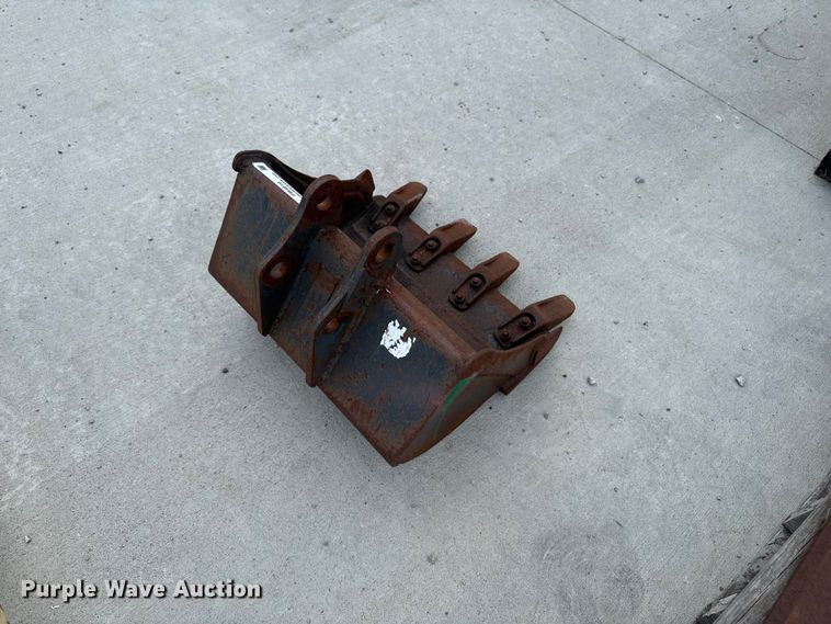 image for item FB5819 Bobcat excavator bucket