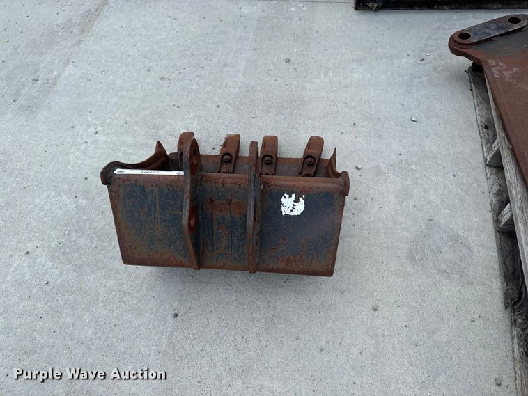 image for item FB5819 Bobcat excavator bucket