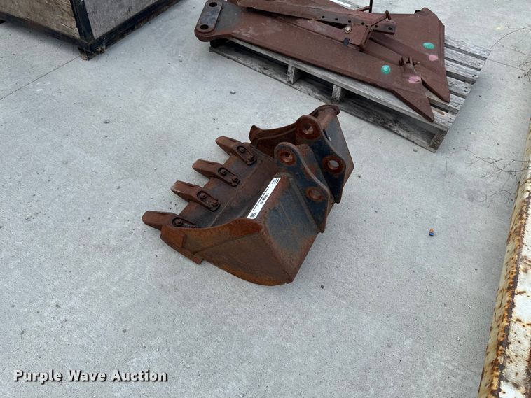 image for item FB5819 Bobcat excavator bucket