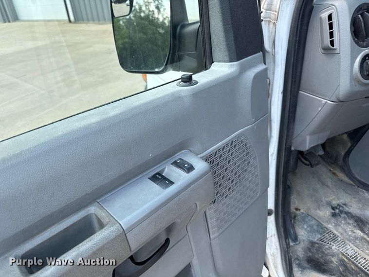 image for item FB5820 2013 Ford E250 van