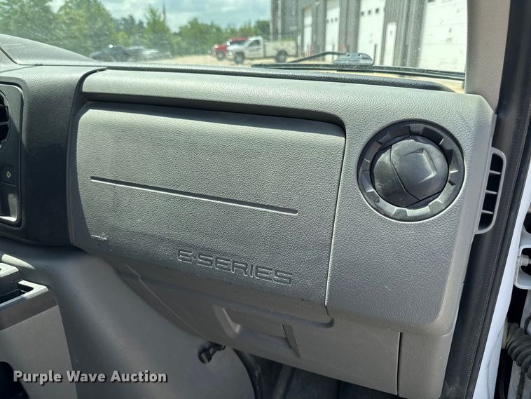 image for item FB5820 2013 Ford E250 van