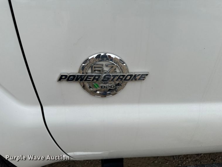 image for item FB5830 2015 Ford F250 Super Duty Crew Cab pickup truck