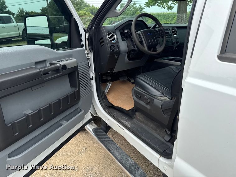 image for item FB5830 2015 Ford F250 Super Duty Crew Cab pickup truck