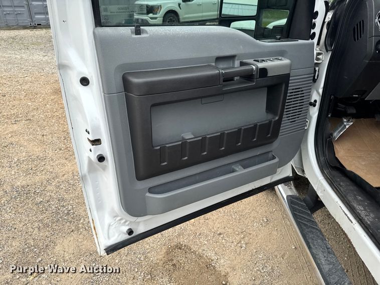 image for item FB5830 2015 Ford F250 Super Duty Crew Cab pickup truck