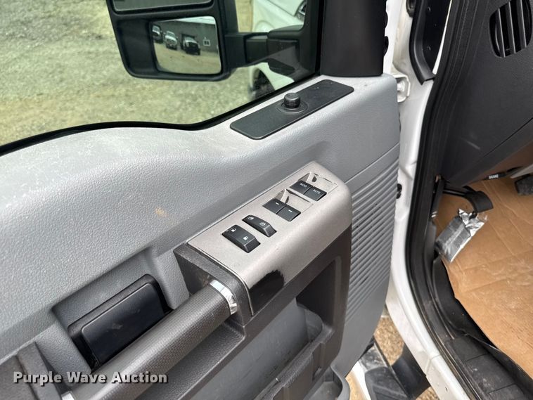 image for item FB5830 2015 Ford F250 Super Duty Crew Cab pickup truck