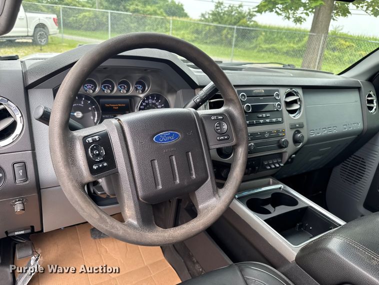 image for item FB5830 2015 Ford F250 Super Duty Crew Cab pickup truck
