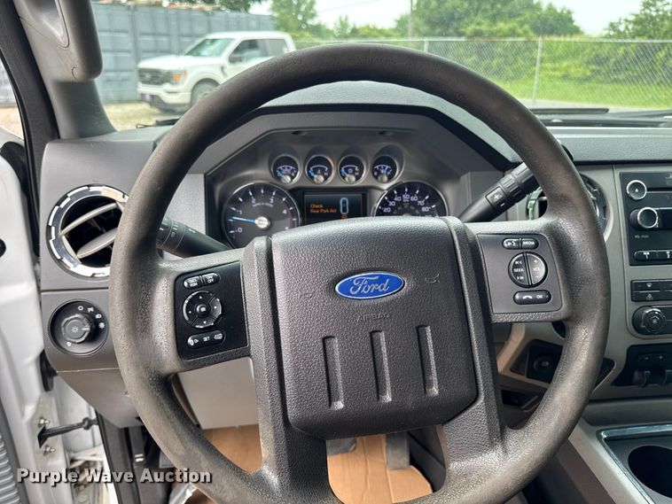image for item FB5830 2015 Ford F250 Super Duty Crew Cab pickup truck