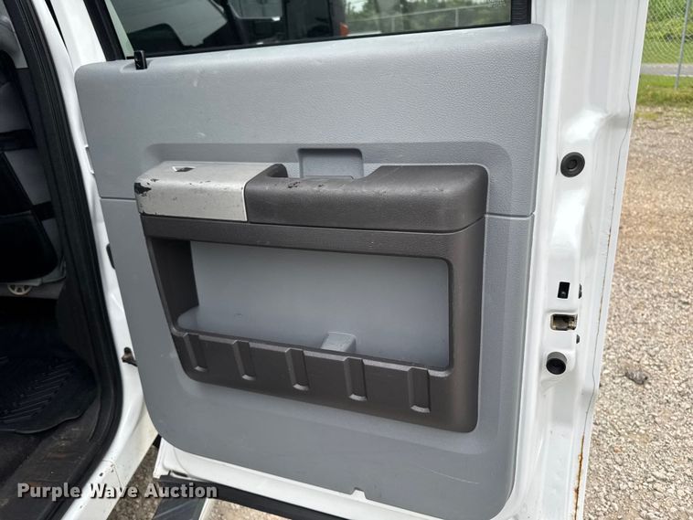 image for item FB5830 2015 Ford F250 Super Duty Crew Cab pickup truck