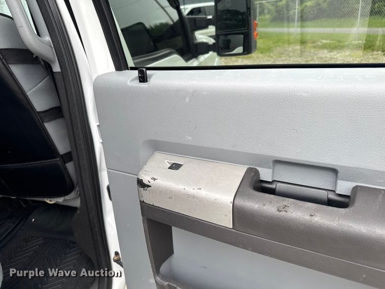 image for item FB5830 2015 Ford F250 Super Duty Crew Cab pickup truck
