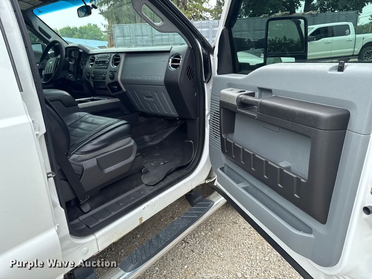 image for item FB5830 2015 Ford F250 Super Duty Crew Cab pickup truck