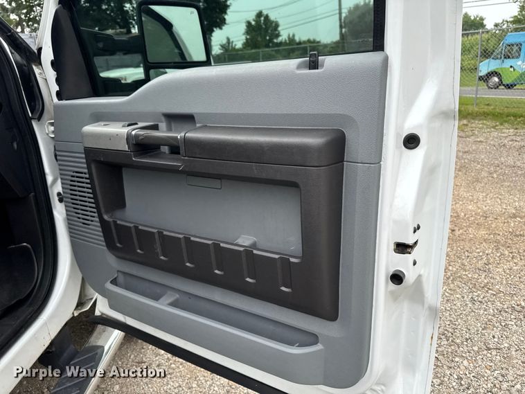 image for item FB5830 2015 Ford F250 Super Duty Crew Cab pickup truck