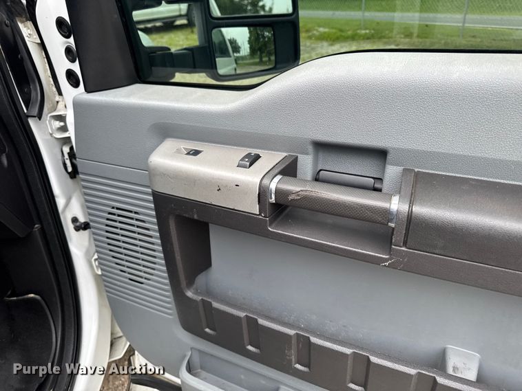 image for item FB5830 2015 Ford F250 Super Duty Crew Cab pickup truck