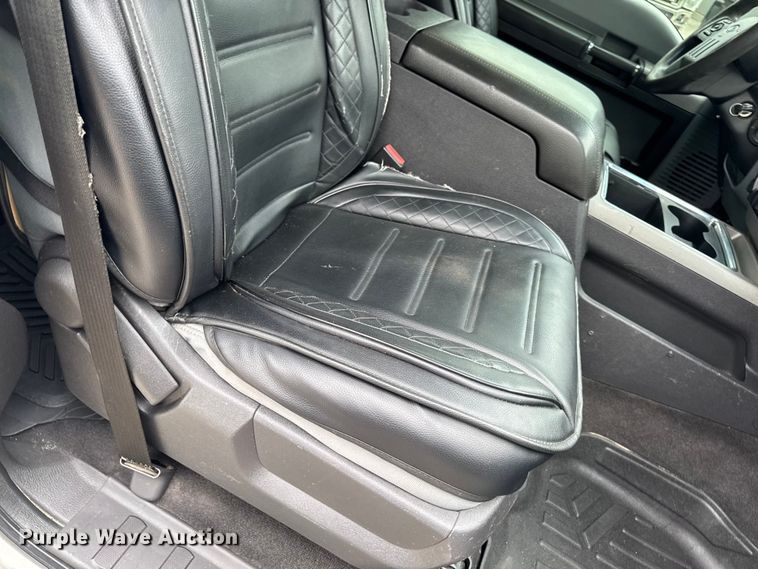 image for item FB5830 2015 Ford F250 Super Duty Crew Cab pickup truck