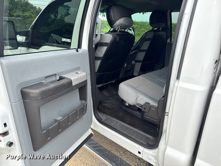 image for item FB5830 2015 Ford F250 Super Duty Crew Cab pickup truck