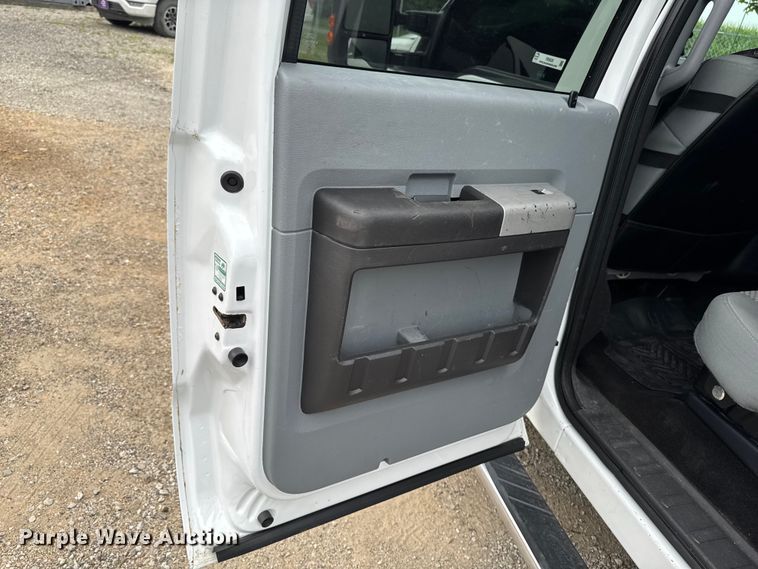 image for item FB5830 2015 Ford F250 Super Duty Crew Cab pickup truck