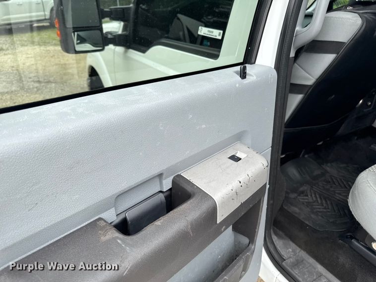 image for item FB5830 2015 Ford F250 Super Duty Crew Cab pickup truck