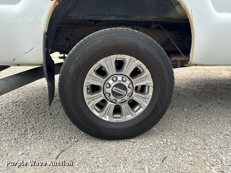image for item FB5830 2015 Ford F250 Super Duty Crew Cab pickup truck
