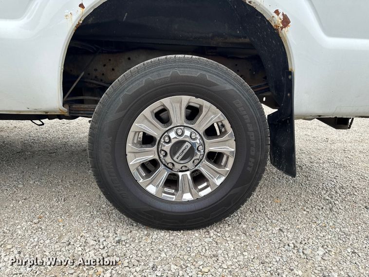 image for item FB5830 2015 Ford F250 Super Duty Crew Cab pickup truck