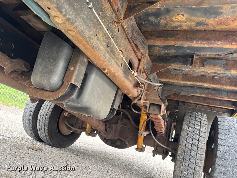 image for item FB5831 2012 Ford F450 Super Duty flatbed truck