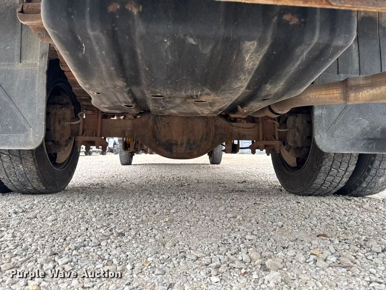 image for item FB5831 2012 Ford F450 Super Duty flatbed truck