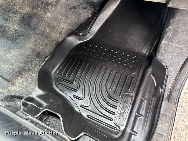 image for item FB5831 2012 Ford F450 Super Duty flatbed truck