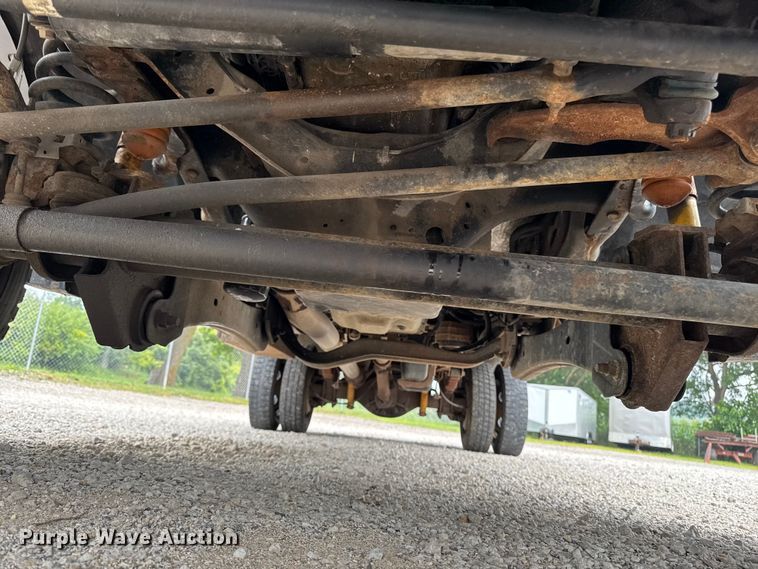 image for item FB5831 2012 Ford F450 Super Duty flatbed truck