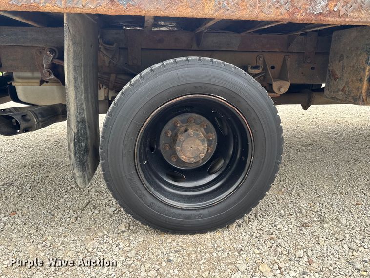 image for item FB5831 2012 Ford F450 Super Duty flatbed truck