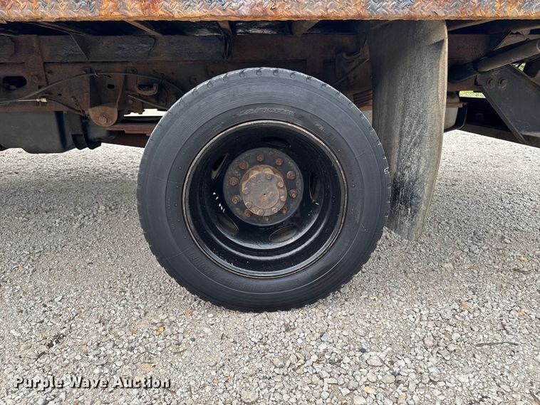 image for item FB5831 2012 Ford F450 Super Duty flatbed truck