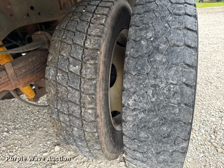 image for item FB5831 2012 Ford F450 Super Duty flatbed truck
