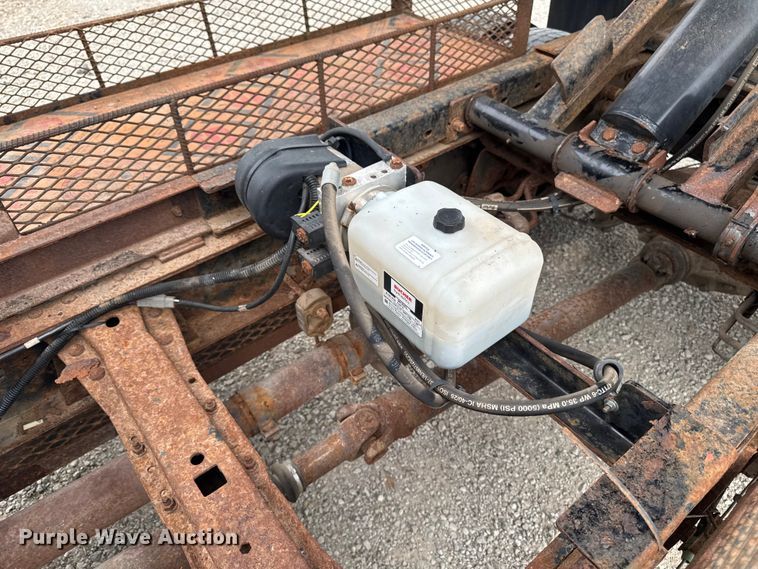 image for item FB5833 2008 Ford F450 Super Duty dump truck