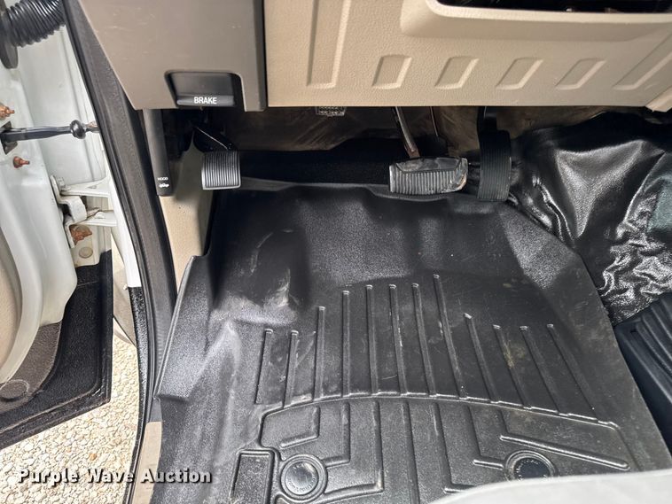 image for item FB5833 2008 Ford F450 Super Duty dump truck