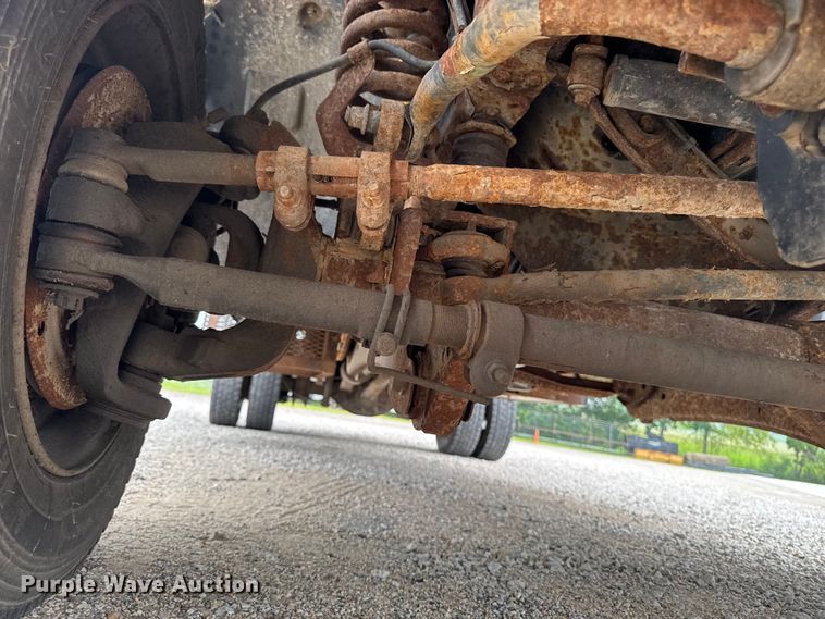 image for item FB5833 2008 Ford F450 Super Duty dump truck